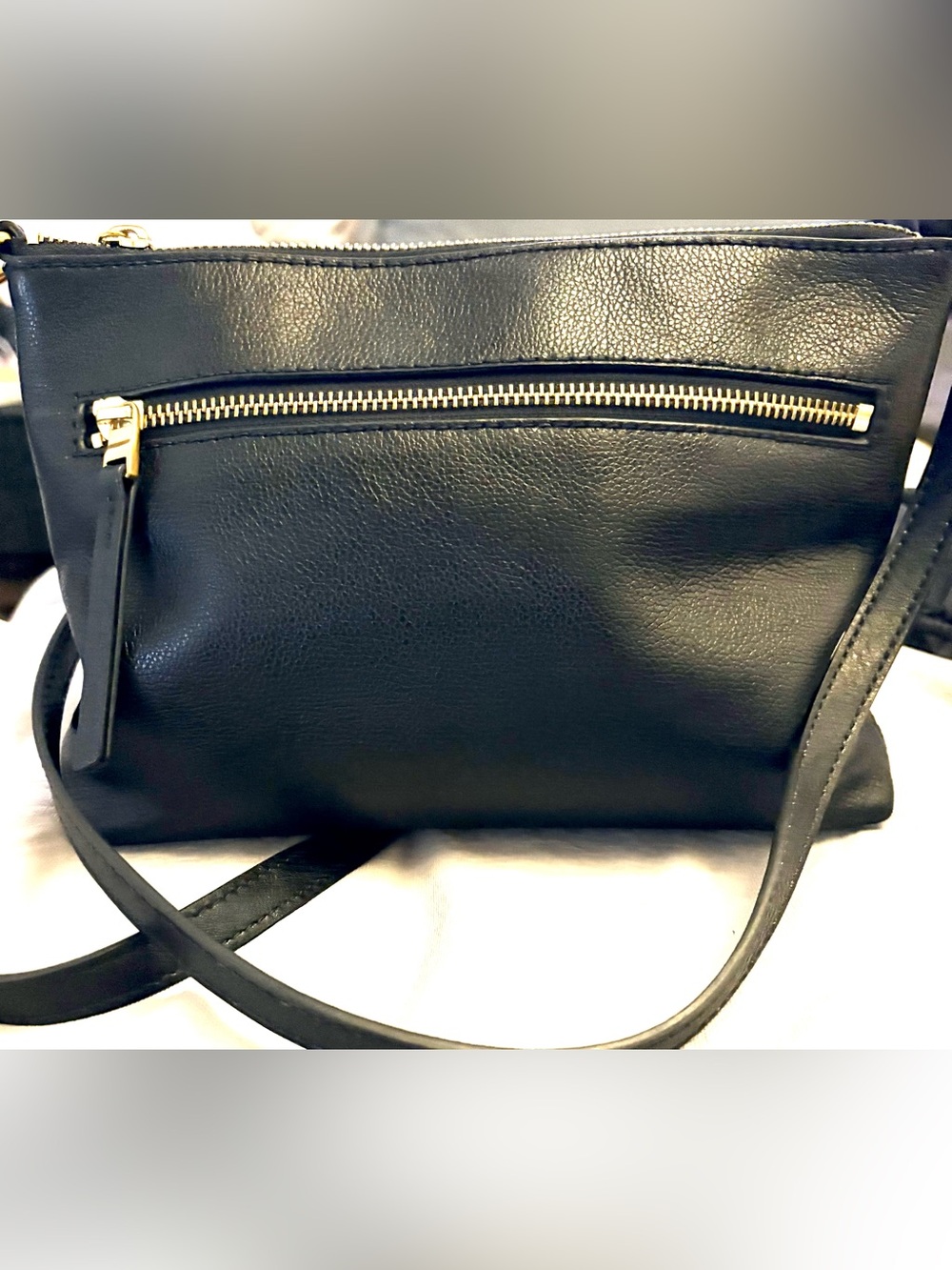 Classic Black Crossbody Bag with Zip Pocket - (Fossil)